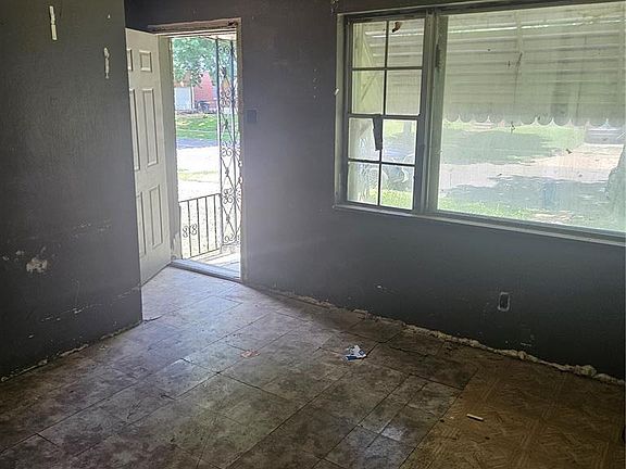4th image of 6924 Plymouth Ave