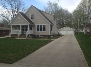 624 S 4th St, Watseka, IL 60970