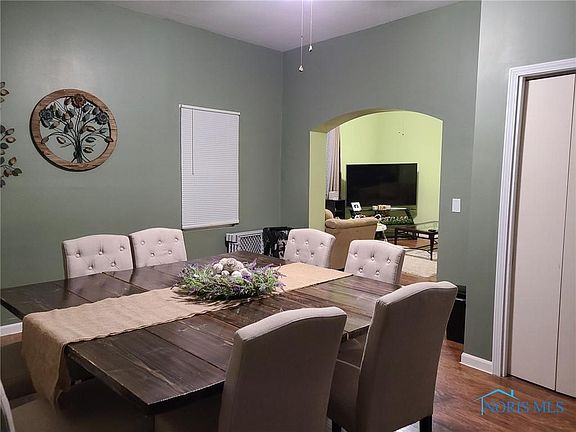 5th image of 209 Harrison Ave