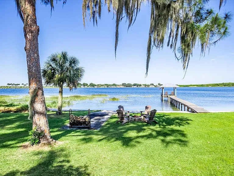 924 Lake Dr E — Photo 33