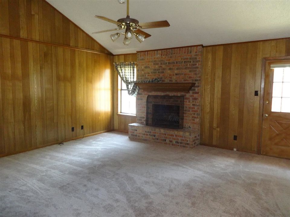 2nd image of 802 Crestline Dr