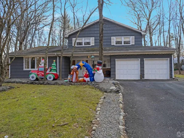 268 Washington Pl, North Brunswick, NJ 08902