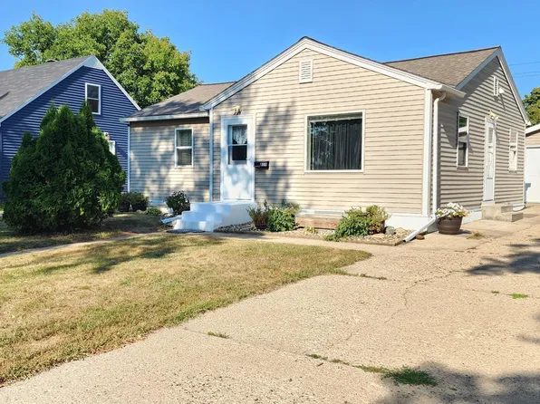 808 5th St NE, Staples, MN 56479