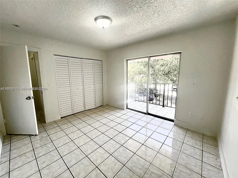 951 SW 7th St #4 — Photo 13