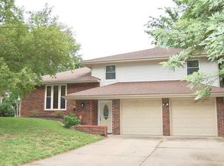 205 Bittersweet Ln, Lansing, KS 66043