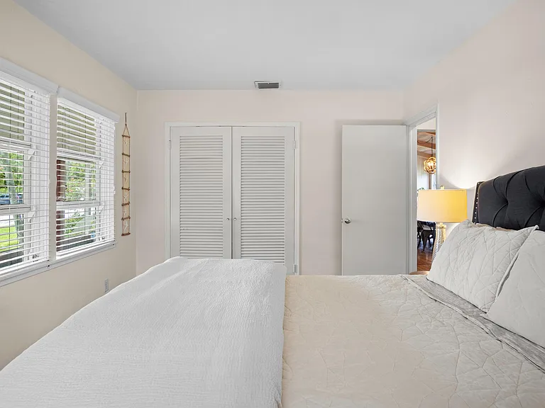 15 N Swinton Cir — Photo 20