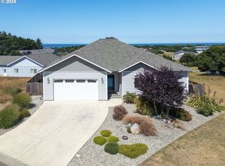 858 Spyglass Dr, Bandon, OR 97411