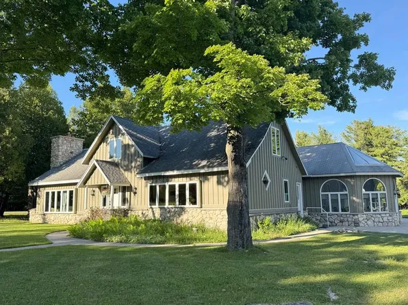 1292 E Side Rd, Washington Island, WI 54246