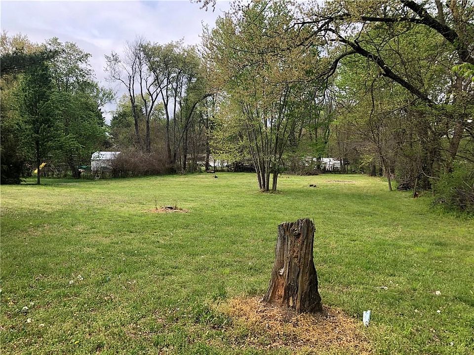 2nd image of 3012 Woods Ln