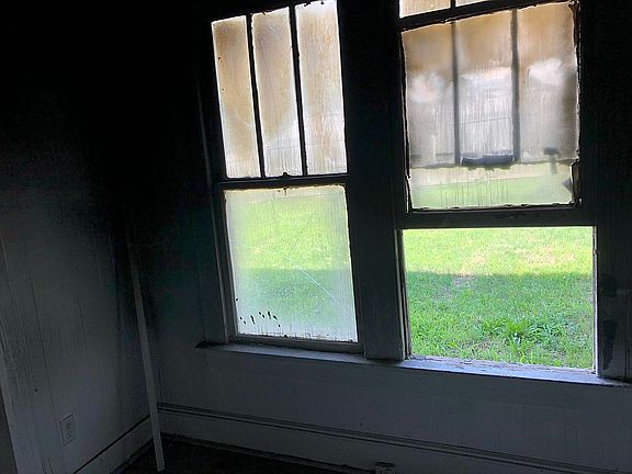 3rd image of 1215 W 19th St