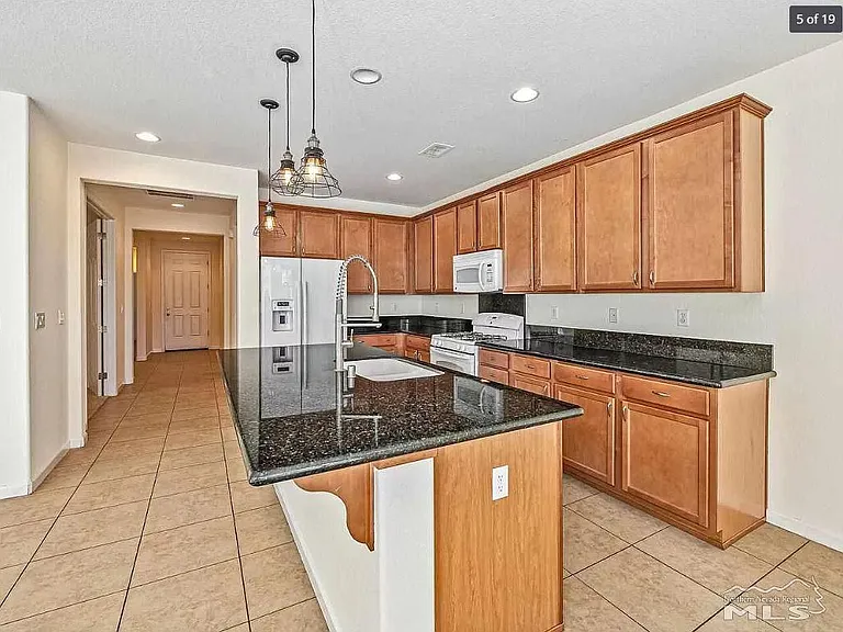 2060 Angel Ridge Dr — Photo 3