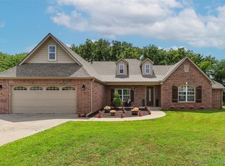 18932 Spring Creek Ln, Claremore, OK 74017