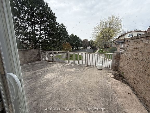 3rd image of 1510 Upper Middle Rd #4