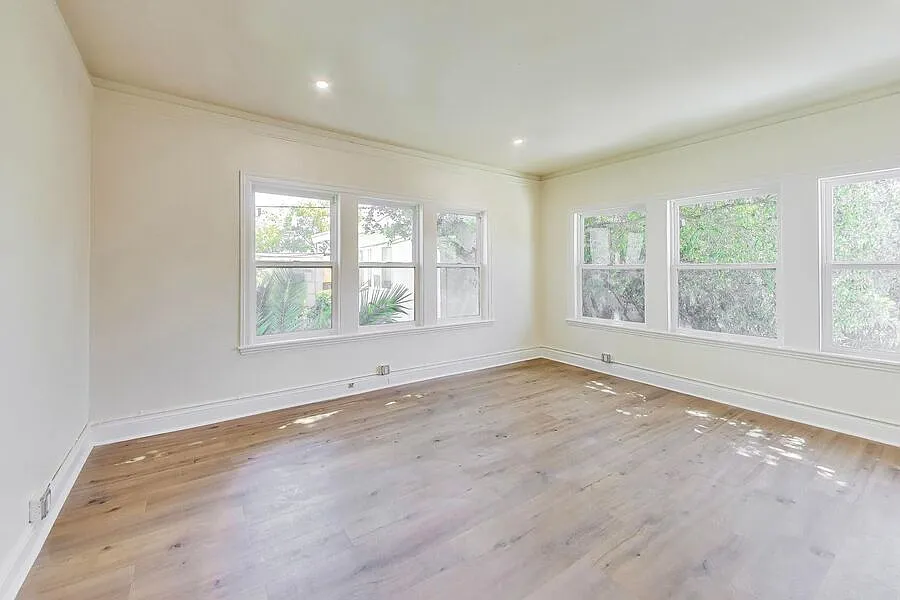 Spacious 3BR Apartment with Open Layout | 901 Sq Ft | Prime Berkeley Location — Photo 2