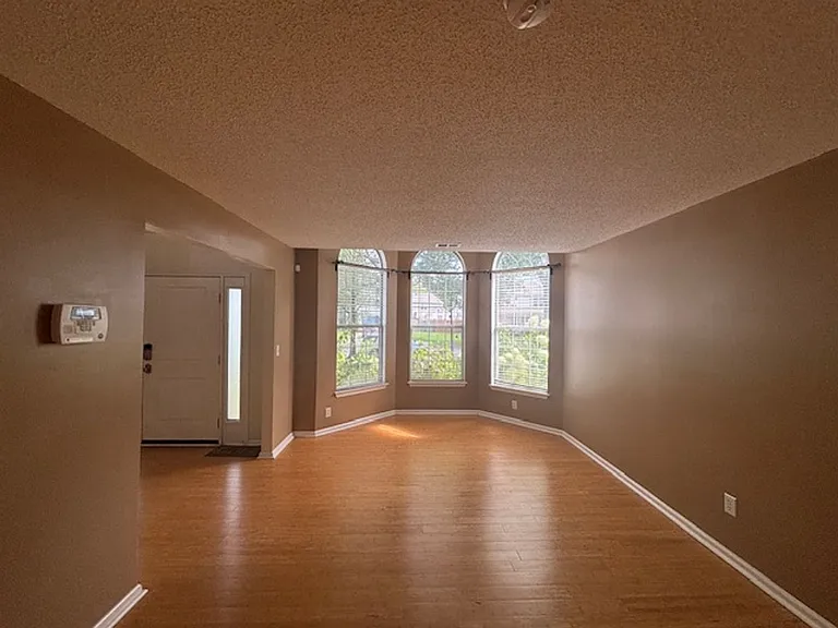 3301 Sacramento Dr — Photo 12