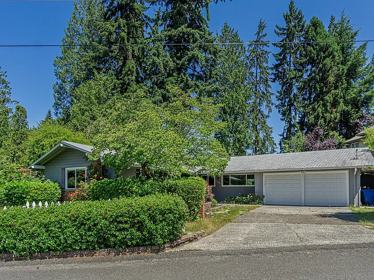 10434 NE 16th Pl — Photo 2