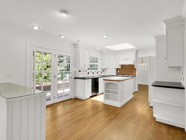 1064 Westridge Ave — Photo 13