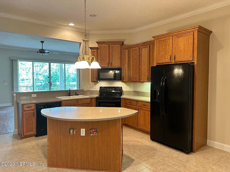 1439 Barrington Cir — Photo 6