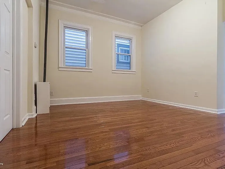 888 Summit Ave #1 — Photo 5
