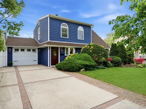 10 Wildflower Lane, Wantagh, NY 11793