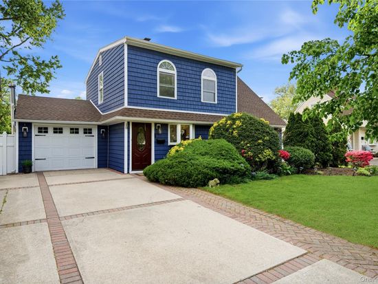 10 Wildflower Lane, Wantagh, NY 11793