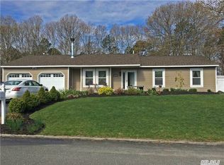10 Evelyn Ct, Manorville, NY 11949