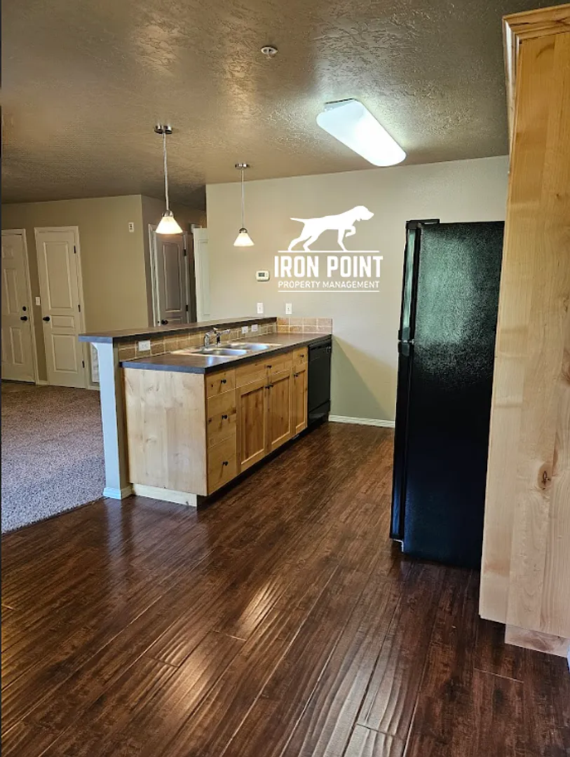 AV16564 — Photo 4