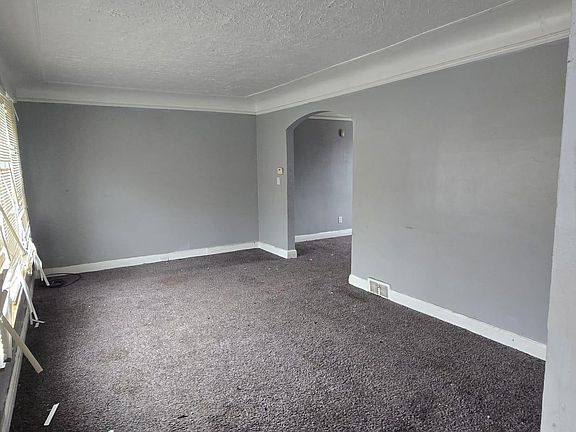 4th image of 19358 Teppert St
