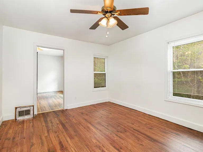 215 Pine Grove Rd — Photo 13
