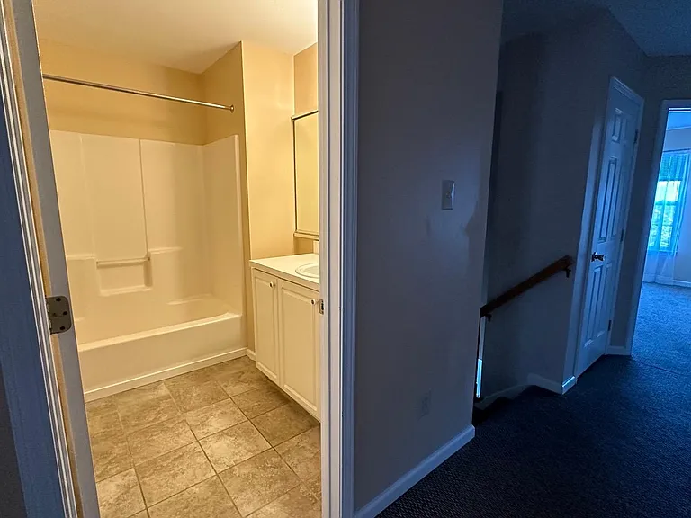 Second floor common Full bath