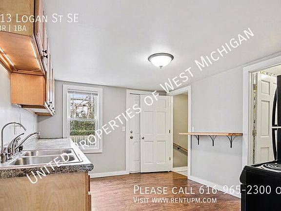 3rd image of 913 Logan St SE