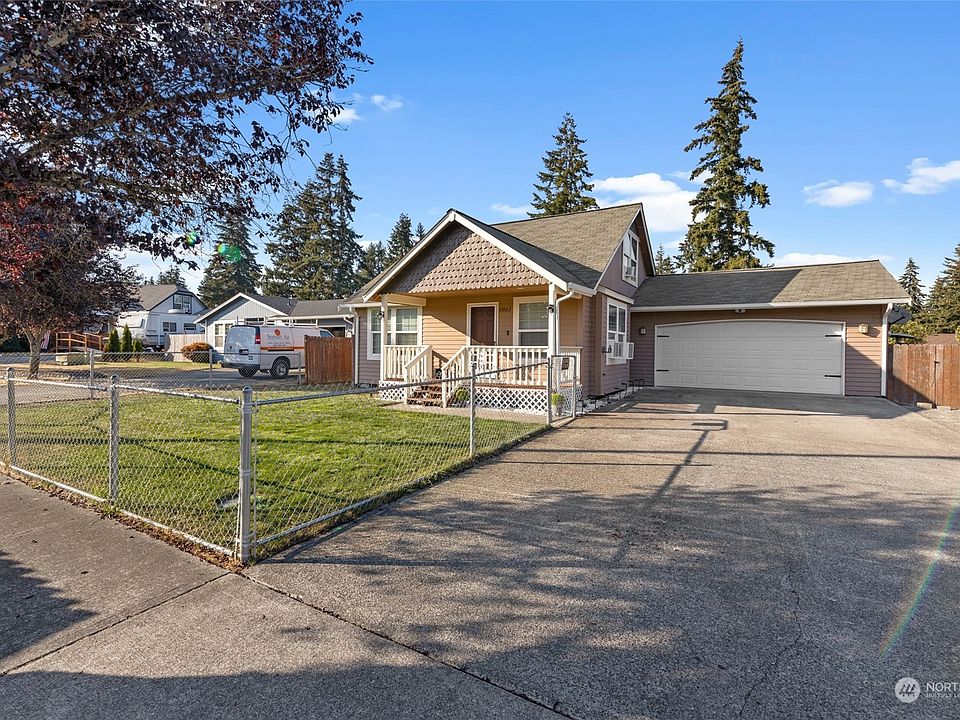 Charming home in the heart of Yelm tucked away on a cul de sac>