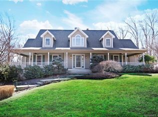 43 Bradley Ln, Sandy Hook, CT 06482