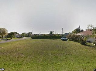 212 SE 13th Pl, Cape Coral, FL 33990