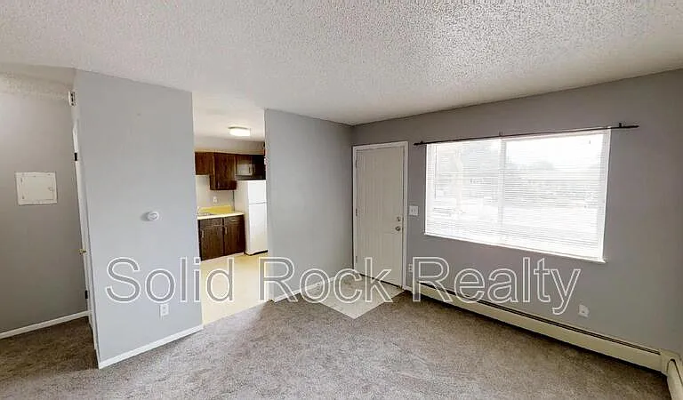 325 Bonnie Ct #B — Photo 3