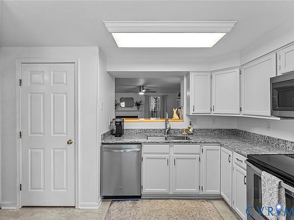 4th image of 3013 Montfort Loop