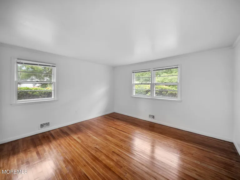 170 Bingham Ave — Photo 22