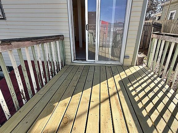2nd image of 115 S Myrtle St