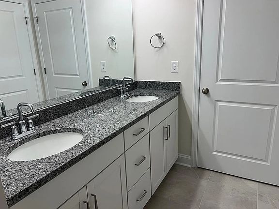 5th image of 7899 Iron Rd #1