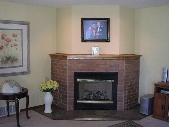 Gas fireplace - Living room