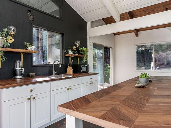 3rd image of 22100 Redwood Ridge Road