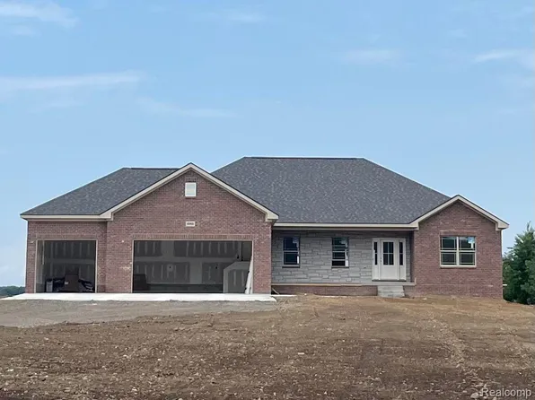 6965 Hough Rd, Almont, MI 48003