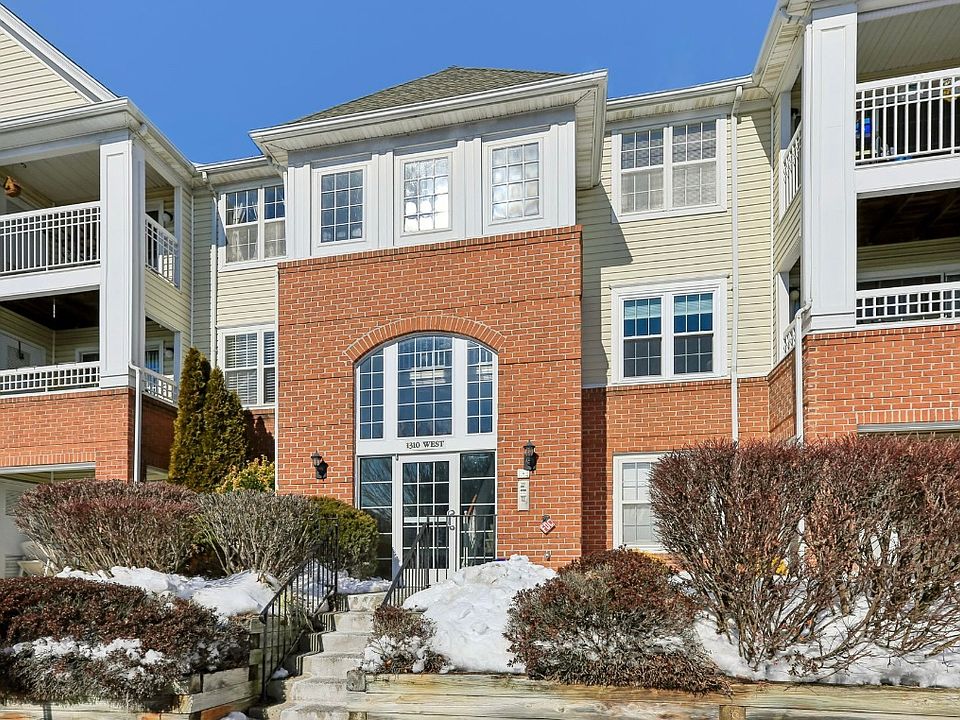 1st image of 1310 W Sheridan Pl #203