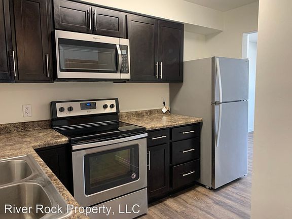 3rd image of 804 24th Ave S #8301088