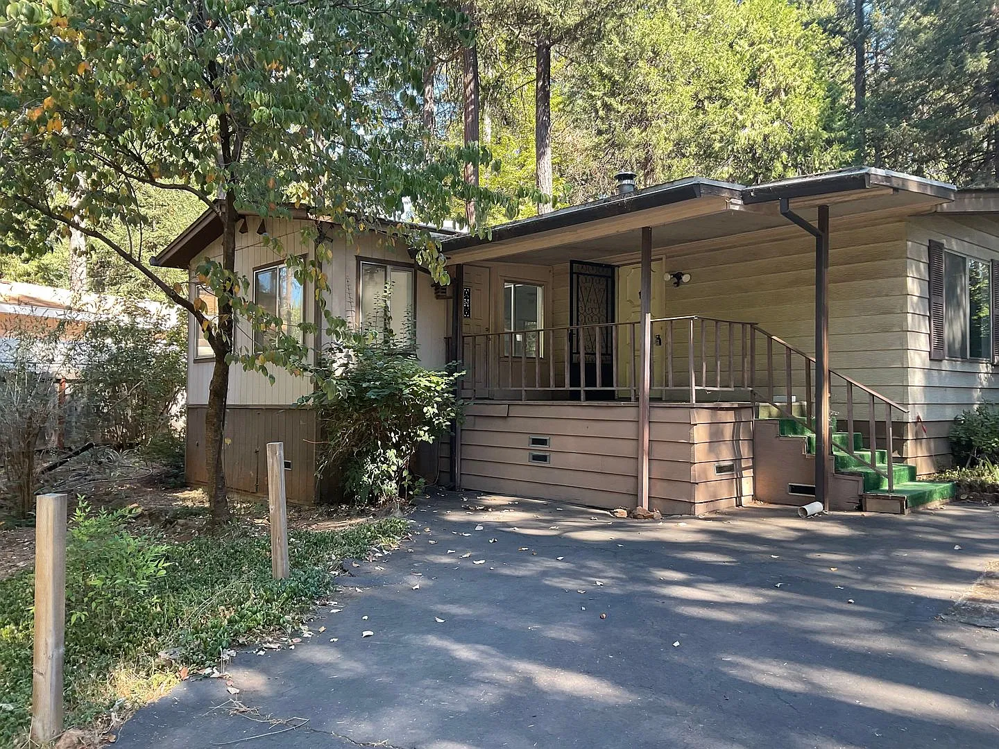 Magalia 2 bed 2 bath home + 2 bonus Rooms with detached garage and carport-partially fenced back ... — Photo 1