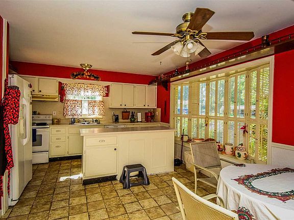 4th image of 2222 E Seminole Dr