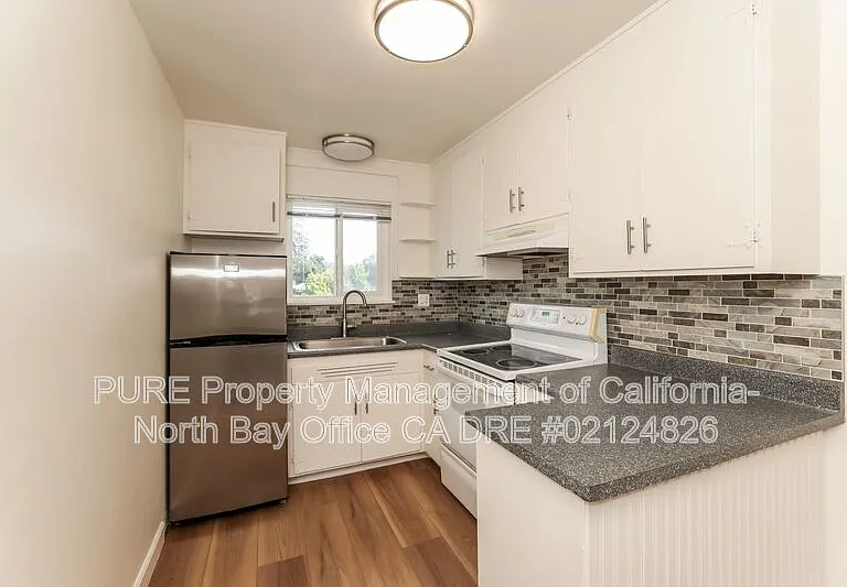 555 Dexter St #E — Photo 12