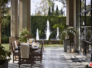 107 Delfern Dr, Los Angeles, CA 90077