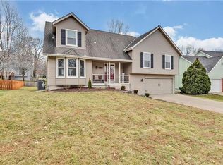 1003 E Oakview St, Olathe, KS 66061