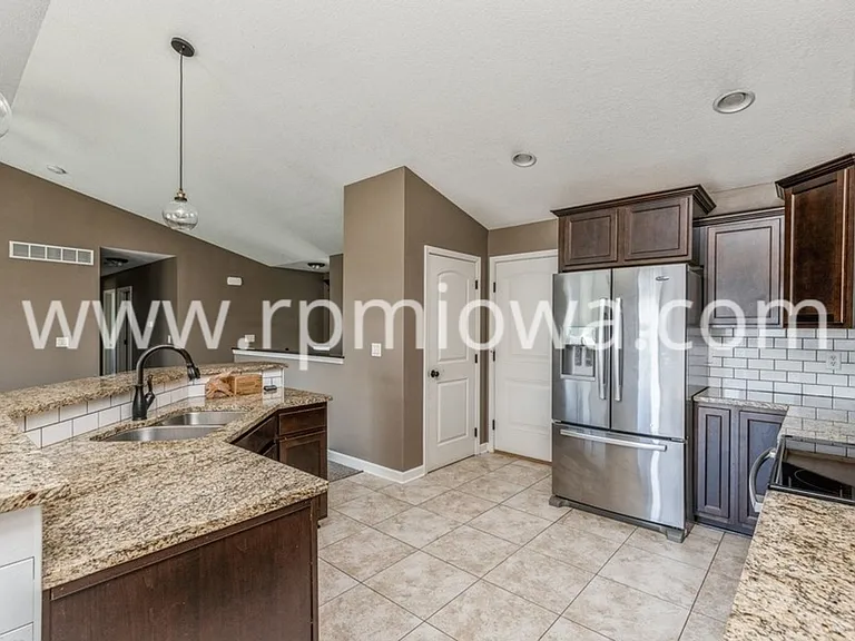 3709 NW Kline St — Photo 2